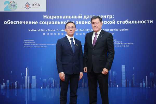 Sekretaris Jenderal SCO Vladimir Norov (Kanan); Chairman, TCSA, Adkins Zheng (Kiri)