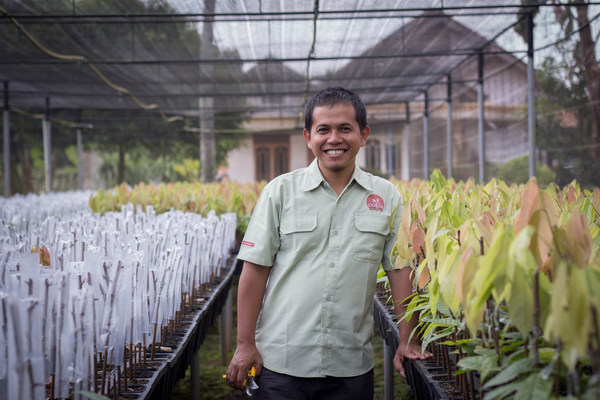 Van Houten Professional will be the first mass market brand in Indonesia to offer sustainably sourced cocoa under the “Cocoa Horizons” program and will improve the livelihoods of cocoa farmers and their communities in areas such as Sulawesi