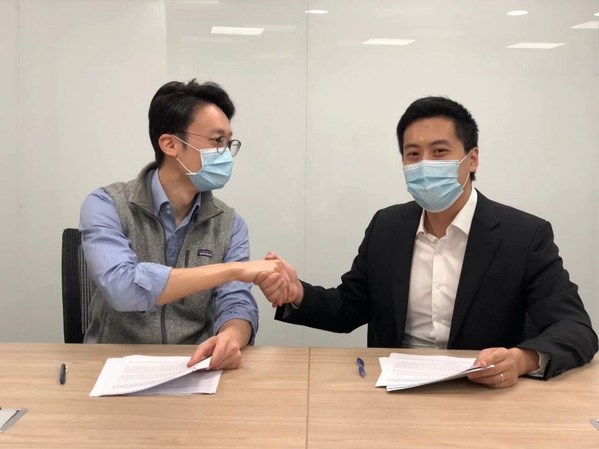 Mr. Chibo Tang, Managing Partner of Gobi Partners (GP of AEF) (left) and Mr. Kingsley Leung, Co-Founder of GBB (right), Signing the Investment Agreement.