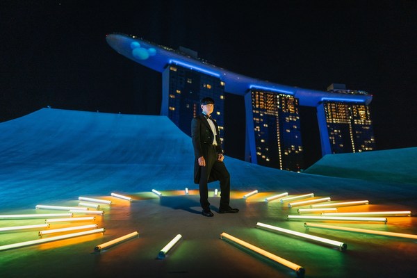 林俊杰于滨海湾金沙艺术科学博物馆顶层呈现精彩表演