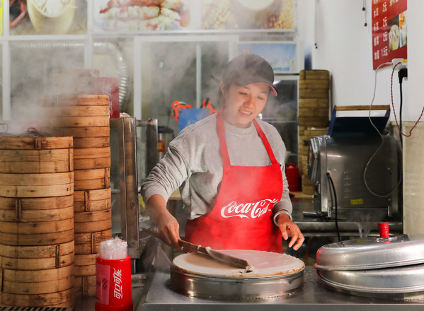 可口可乐中国“5by20计划”助力广西南宁女性从业者打造“妈妈米粉”品牌项目