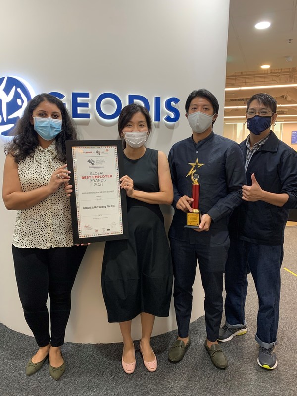 GEODIS wins the "Best HR Strategy In Line With Business" in Asia-Pacific. In picture (from left to right): Shweta Navani, Anne Tan, Marc Khoo, Joel Shoo.