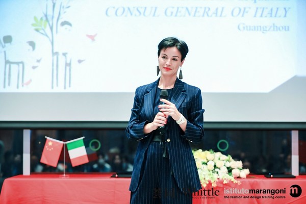 意大利驻广州总领事 Lucia Pasqualini 博士发表讲话