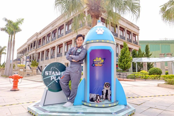 From 31 March to 30 April, Stanley Plaza is hosting the ‘Paws Galaxy’ campaign, giving visitors and their pets a series of playful days by the sea. Famous local animal illustrator LeonLollipop has tapped actor Tony Hung’s collie Coco as the adorable ‘astrodog’ protagonist of a 2.4-metre-tall selfie wall.