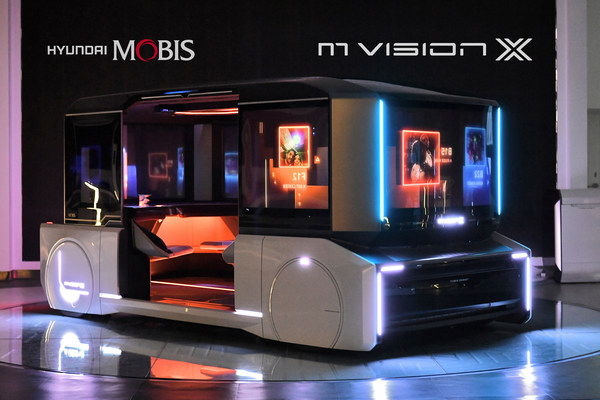 M.VISION X: Hyundai Mobis introduced M.Vision X, 4-seater purpose-based mobility, using a 360º window as a display