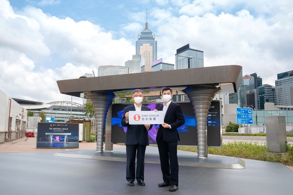 信和集團創新聯席董事楊孟璋先生 (左) 及奧雅納工程顧問湯振權博士 (右) 介紹獲獎研發成果「城巿空氣淨化系統2.0」。