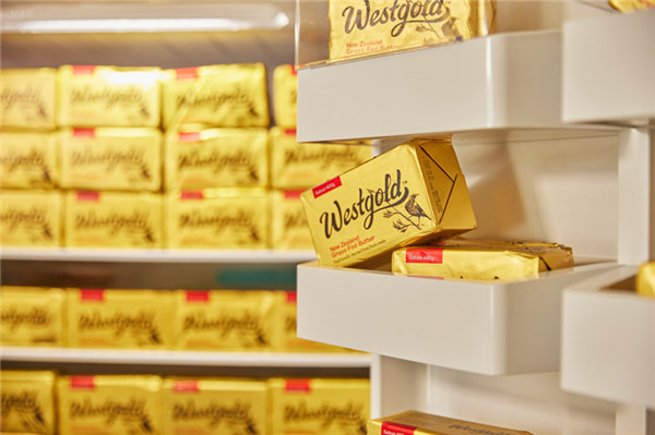 The butter product "Westgold" is displayed on the shelf.