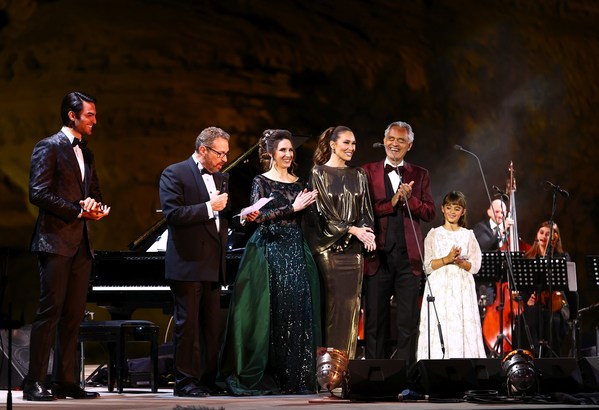 The world’s most beloved tenor, Maestro Andrea Bocelli, gave a stunning performance within the surrounds of the UNESCO World Heritage Site, Hegra last night. The concert was also the first time Andrea has shared the stage with both his son Matteo and his 9 year old daughter Virginia.  Performers included (Left to right) Matteo Bocelli, Eugene Kohn, Francesca Maionchi, Loren Allred, Andrea Bocelli and Virginia Bocelli.