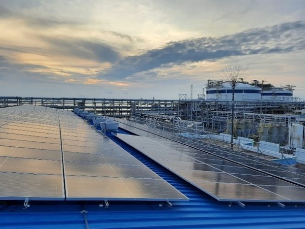Singapore LNG solar system rooftop by Total