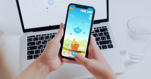 Fourdesire is now relaunching Plant Nanny² with premium features. Users can subscribe to the new daily hydration plan, an ads-free version that enables them to create and grow their own customized plant with unique personality and dialogue pop-ups.