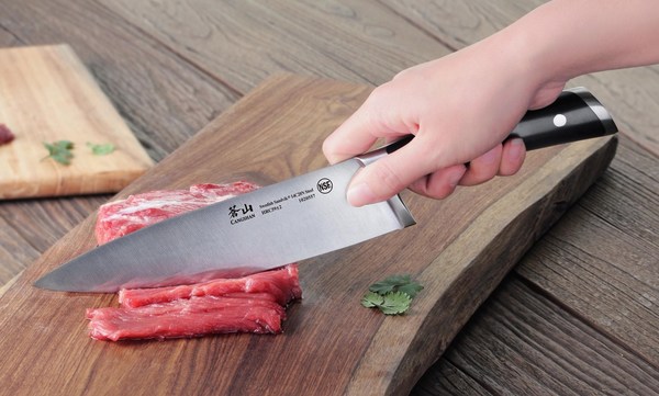 ‘Cangshan’ Knives slices, dices and chiffonade’s into the Food Sport Arena