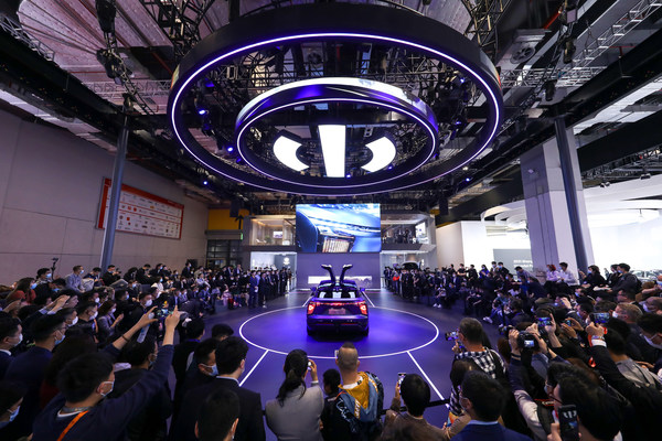 高合HiPhi X以新「車舞」秀為車展觀眾帶來沉浸式TECHLUXE®科技豪華體驗