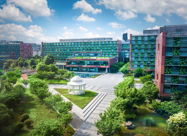 Xi'an Jiaotong-Liverpool University (XJTLU), sebuah institusi usaha sama antarabangsa di China, menyambut ulang tahun ke-15 dengan pelancaran akademi dan perancangan pengembangan