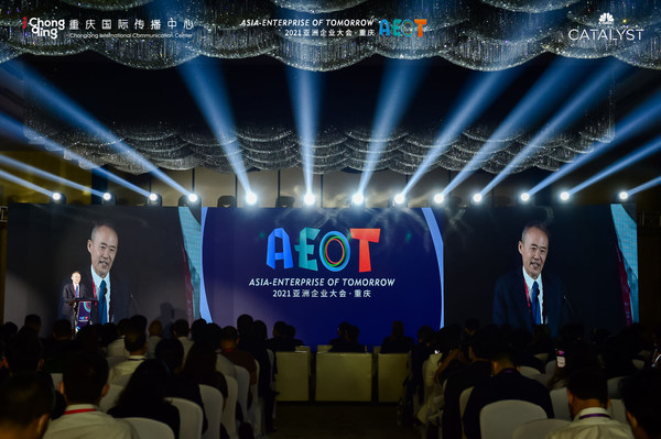 Vanke Group Founder and Honorary Chairman of the Board of Directors Wang Shi gives a keynote speech at the Asian Enterprise of Tomorrow Conference held in Southwest China’s Chongqing Municipality on May 21st. (iChongqing photo)
