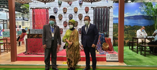 (from left to right) Husin Bagis, Indonesian Ambassador for Abu Dhabi; Nia Niscaya, Deputy of Minister for Tourism Marketing; and Consulate General of Republic of Indonesia for Dubai