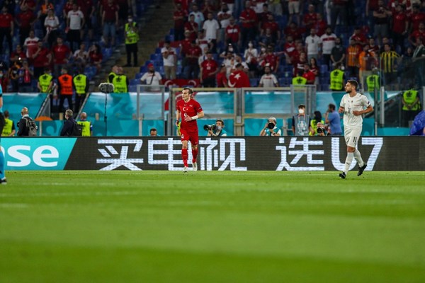 Hisense สปอนเซอร์การแข่งขัน UEFA EURO 2020 จัดแสดงโทรทัศน์ Hisense U7 ที่การแข่ง
