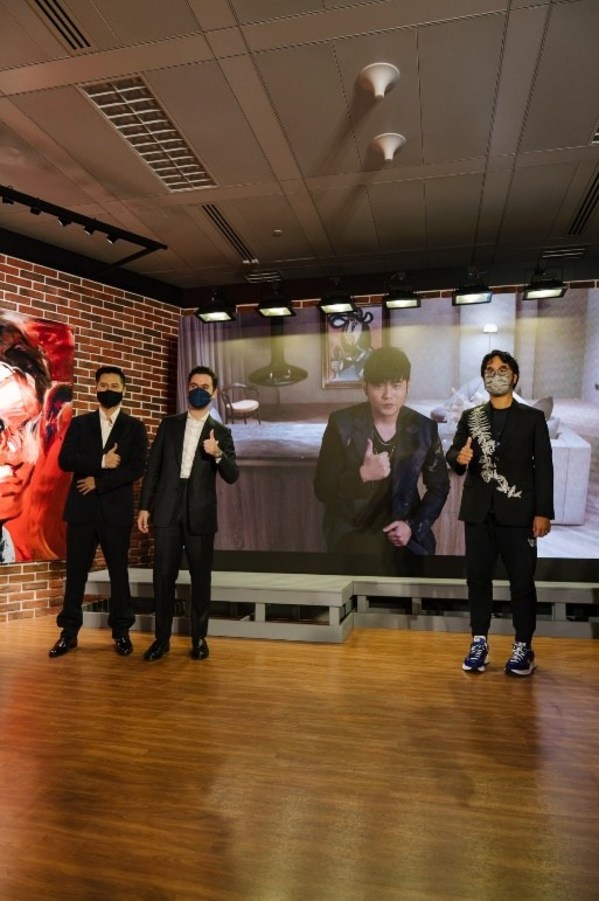 Adrian Cheng, Jay Chou, Nathan Drahi and Jazz Li (from right to left) attended the private preview in K11 ATELIER Victoria Dockside to kick off the auction preview of JAY CHOU X SOTHEBY’S