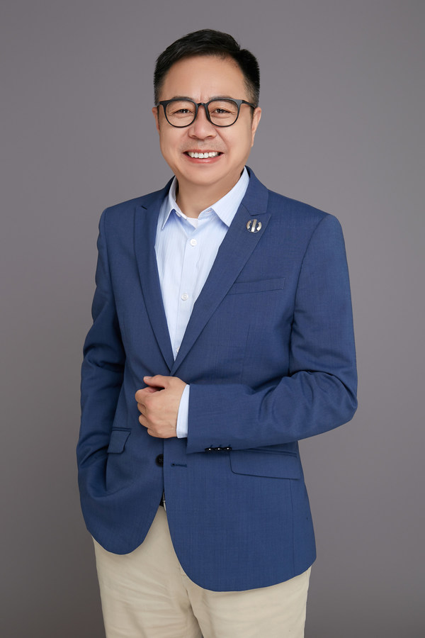 With a wealth of experience in the automotive industry, Michael Li will also serve as Chairman of Sales and Service, overseeing all HiPhi sales, after-sales, customer development, daily operations, brand PR, and product communications. Moving forward, Michael will be dedicated to improving the overall quality of customer service provided by the company, ensuring a positive experience throughout the entire customer lifecycle.