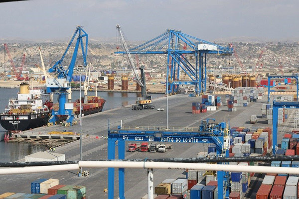 アンゴラ政府（運輸省）：ロビト港多目的コンテナ・一般貨物ターミナル管理権で国際公開入札、期間は20年