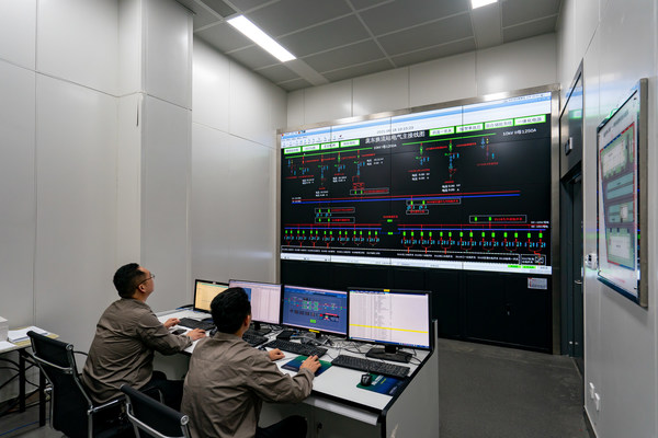 Photo: Staff of State Grid Suzhou Power Supply Company starts power transmission of No. 1 converter valve for Pangdong central station on June 29, 2021 in Suzhou, east China's Jiangsu province.