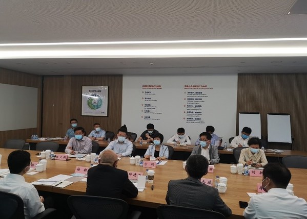 宗明副市长率领上海市、浦东新区多部门主管领导与碧迪医疗的管理层展开现场对话