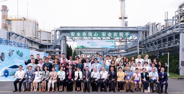 BSI受邀出席2021卡博特公众开放日活动暨吴泾镇材料能源企业联盟成立仪式，并在活动中举行了卡博特中国区通过BSI 责任关怀RC14001体系认证的授证仪式