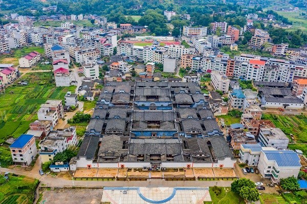 An aerial photo of the ancient folk residence Honglincuo, which is known as the "Folk Palace Museum". [Photo/CFP]