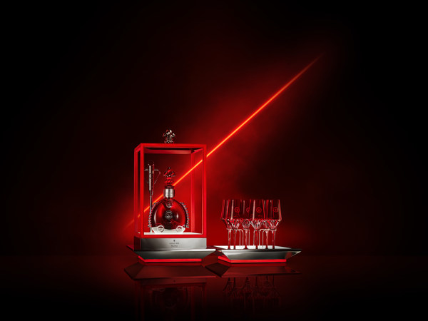 绯红夜色，传奇揭幕 路易十三焕夜N13特别款全球首发