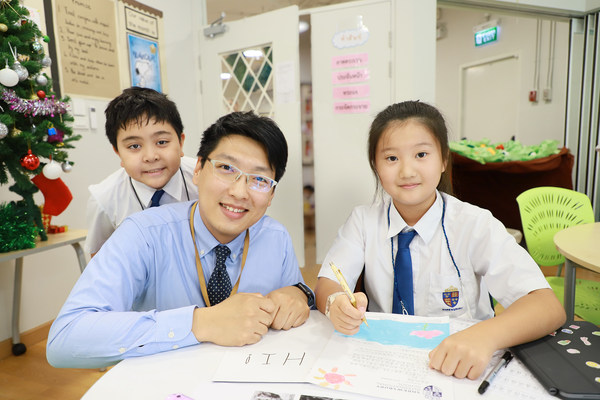 修仕倍励汉庆南沙学校以“博学力行，止于至善”为核心教育理念，并以此塑造了这所学校的教育使命，同时也是传承历史和拥抱未来的有力结合。