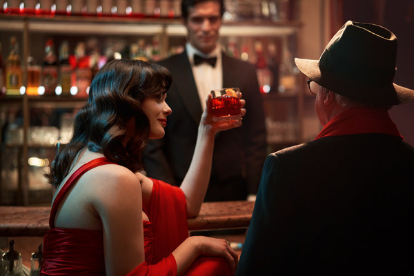 A sneak peak behind the scenes of Campari Red Diaries 2021: Fellini Forward; a short film captured thanks to the collaboration between humans and Artificial Intelligence in a journey set to explore the creative genius of Federico Fellini.