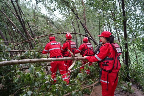 2021年7月21日，壹基金紧急救援项目-孟州应急救援协会在孟州市蟒河大堤巡堤，协助风险排查、灾害预警工作