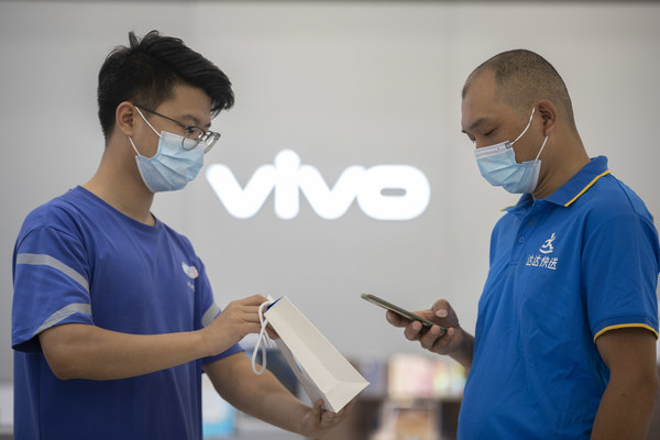 A Dada Now rider picked up the vivo online order