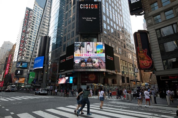 ToFe APP iOS版本全新上线 炫酷AR特效亮相纽约时代广场
