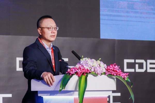 Perfect World CEO Dr. Robert H. Xiao delivers a keynote speech in CDEC on July 29.