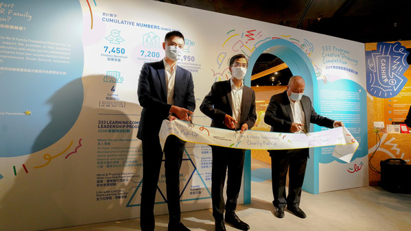 Mr Matthew Chan, Business Development Manager of Tajima Embroidery Machines Limited (left), Mr Robert Wong, Chief Executive of Hongkong Land (middle) and Mr Charles Chong, Chairman of We R Family Foundation (right), celebrated the opening of We R Family Foundation Pop-up store at LANDMARK ATRIUM.