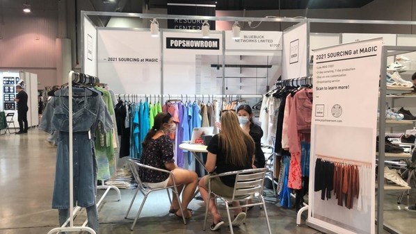 Visitors showing great interest in POPSHOWROOM's low MOQ and short lead time.