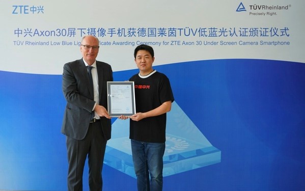 TUV莱茵为中兴Axon 30 5G手机颁发低蓝光认证