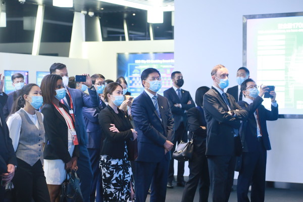 A delegation of Ambassadors from over 20 countries visited H3C’s Hangzhou headquarters