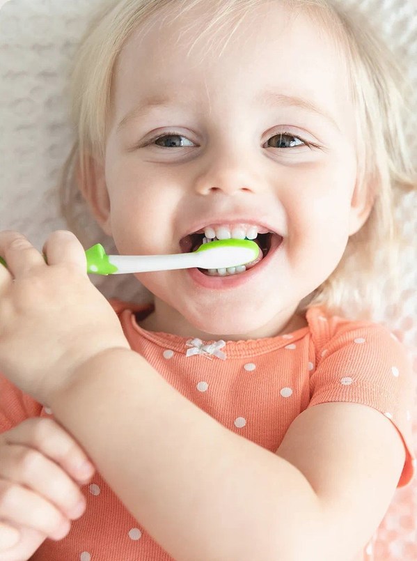 刷牙习惯应从小开始培养