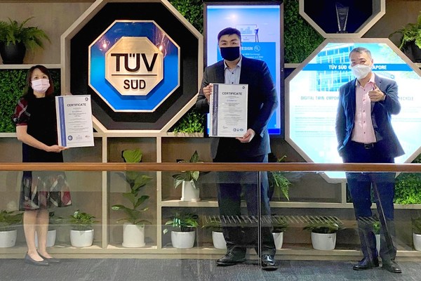 The ISO/IEC 27001 and ISO/IEC 27701 certificates were officially presented to CubePay in an event held at TÜV SÜD PSB Singapore on 24 September 2021. From left to right: Ms. Tan May Shan, Chief Operating Officer and Co-Founder, CubePay. Mr. Benjamin Chua, Chief Technology Officer and Co-Founder, CubePay. Mr. Clement Teo, Senior Vice President - Business Assurance (ASEAN), TÜV SÜD.
