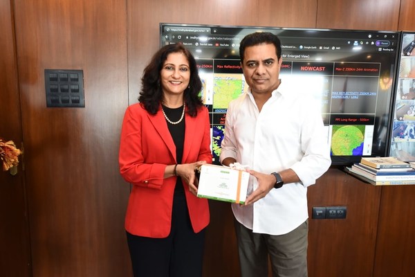 Anu Acharya, Founder and CEO of Mapmygenome (left) and K.T. Rama Rao, Minister for Municipal Administration & Urban Development, Industries & Commerce, and Information Technology of Telangana (right).