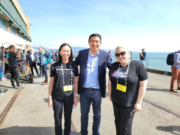 Andrew Yang (the middle) and Segway-Ninebot staff
