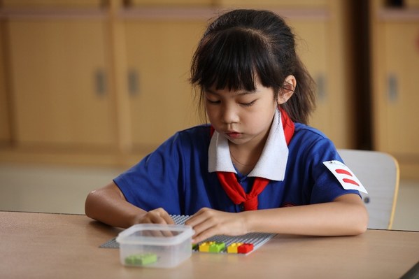 乐高(R)盲文积木颗粒支持视障儿童在玩乐中学习和发展各种关键技能