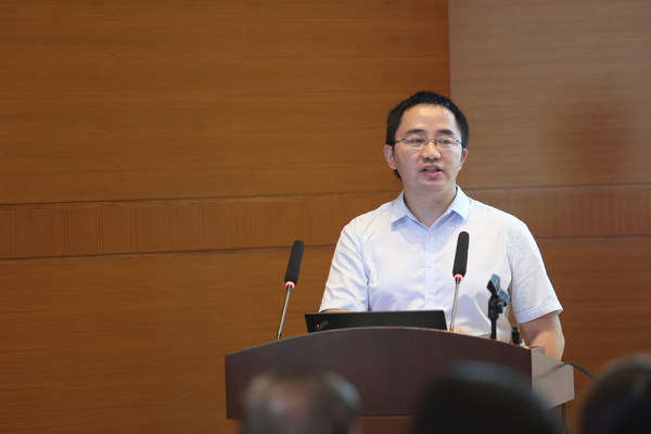 上海交通大学附属精神卫生中心副主任医师严峰做科普讲座