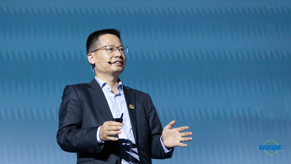 Kevin Hu ประธานกลุ่มผลิตภัณฑ์การสื่อสารข้อมูลของหัวเว่ยกล่าวคำปราศรัยครั้งสำคัญ