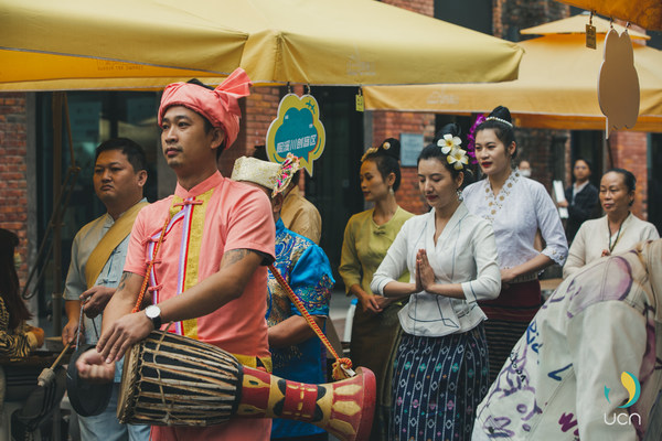 2021年陶溪川春秋大集（秋集）期間的演出，表演者是來自於位於大西南的雲南省的西雙版納傣族自治州藝術家