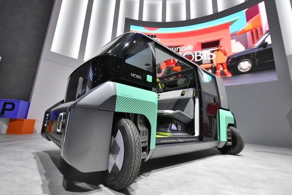 Hyundai Mobis has succeeded in developing the core technology for future urban mobility: the e-corner module where the steering, braking, suspension and driving systems of vehicle are combined.