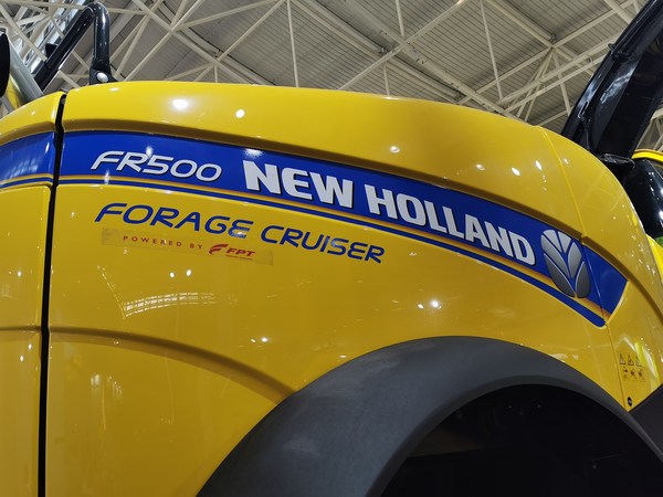 纽荷兰 FR500 青贮收获机 搭载 Cursor 13 发动机