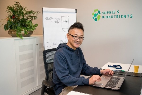 Eugene Wang (Sophie's Bionutrients) in his new office on Wageningen Campus