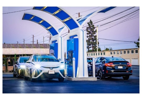 氢动力燃料电池车辆在一处True Zero氢零售站排队等候补给。 FirstElement是True Zero品牌氢零售站的开发商、所有者和运营商，目前是世界上最大的零售氢站点网络。